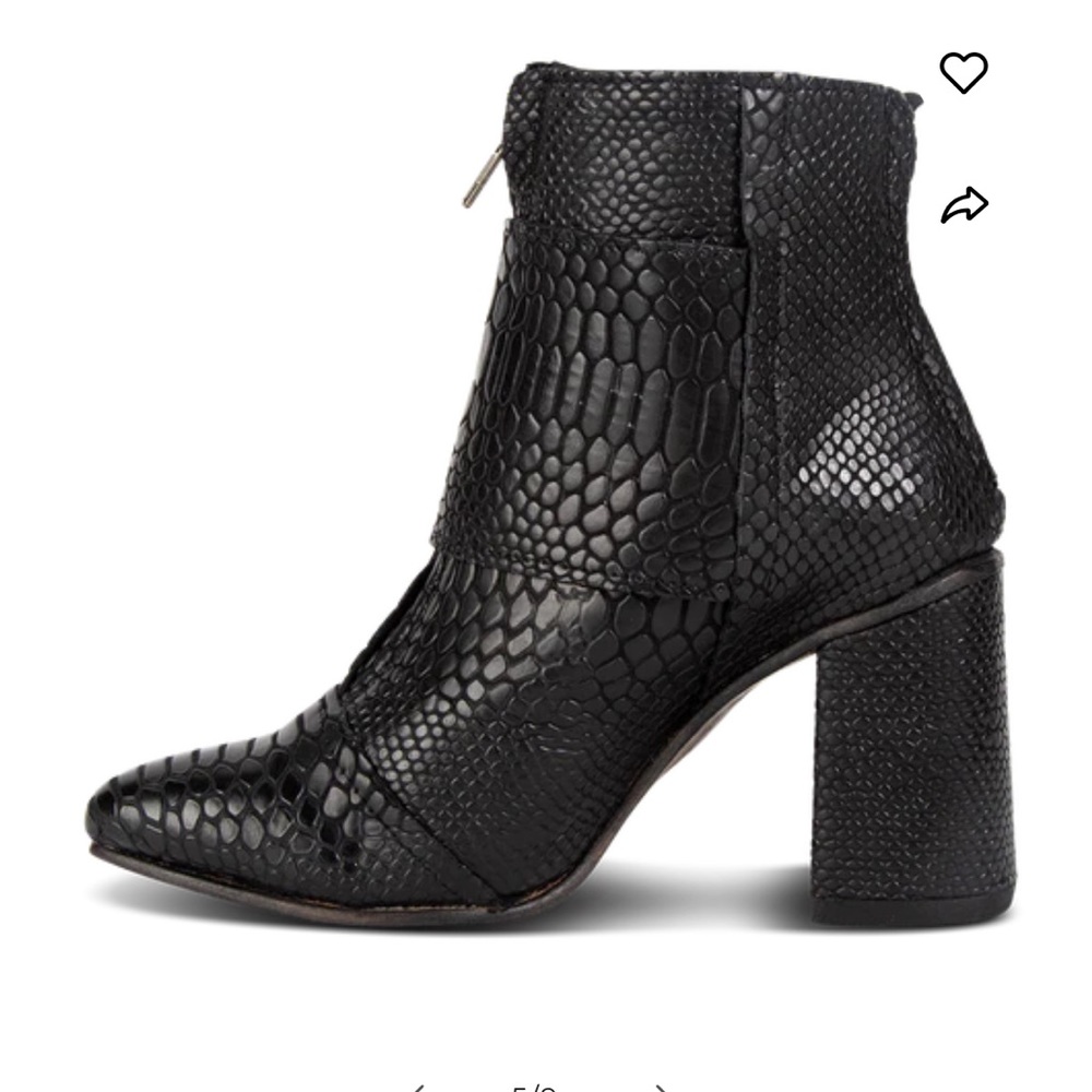 Freebirds brand boots - Joey size 9- Black Snake